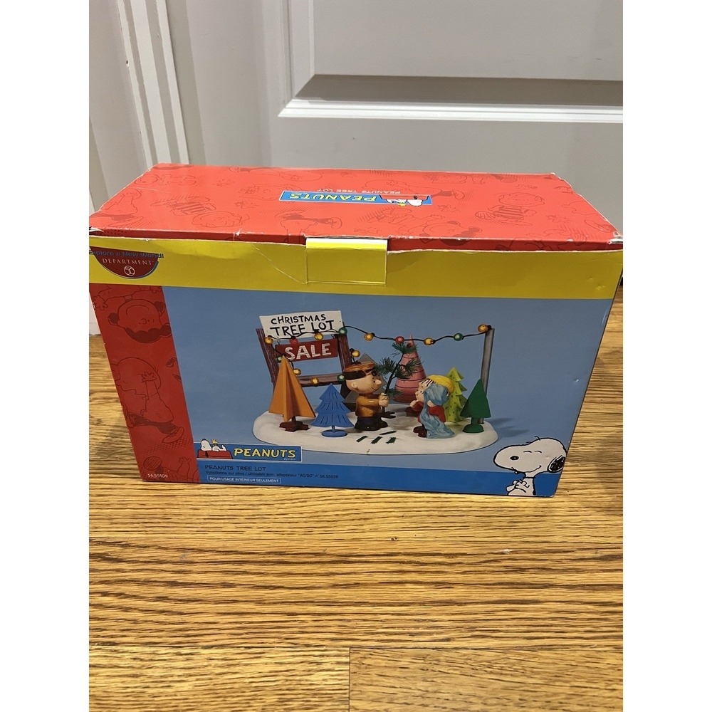 Department 56 Peanuts Tree Lot Christmas Charlie Brown Linus 2004 59104 Light Up